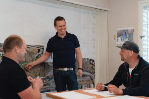 Power Mining - Happy employees in meeting.